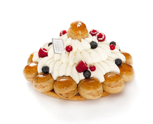 Saint-Honoré : Chantilly, mini choux vanille et sablé breton.