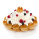 Saint-Honoré : Chantilly, mini choux vanille et sablé breton.
