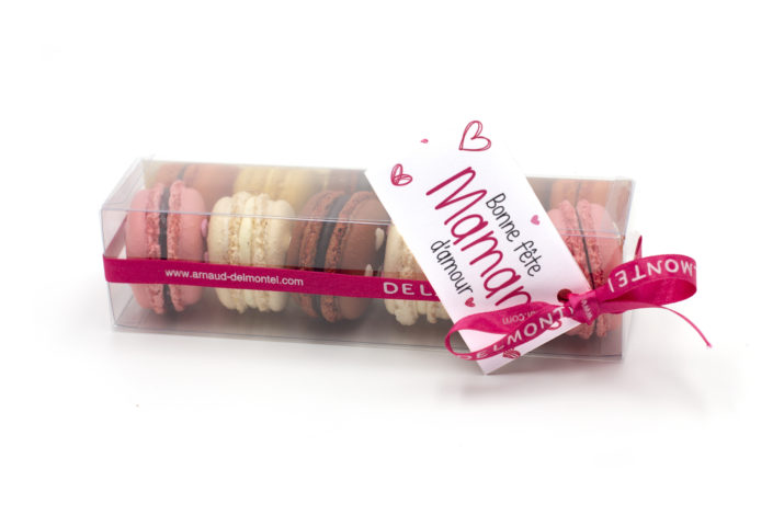 La boîte de macarons décorés spécial Fête des mères d'Arnaud Delmontel