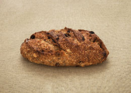 Pain Forestier, mélanges de graines, céréales, noisettes et raisins parArnaud Delmontel